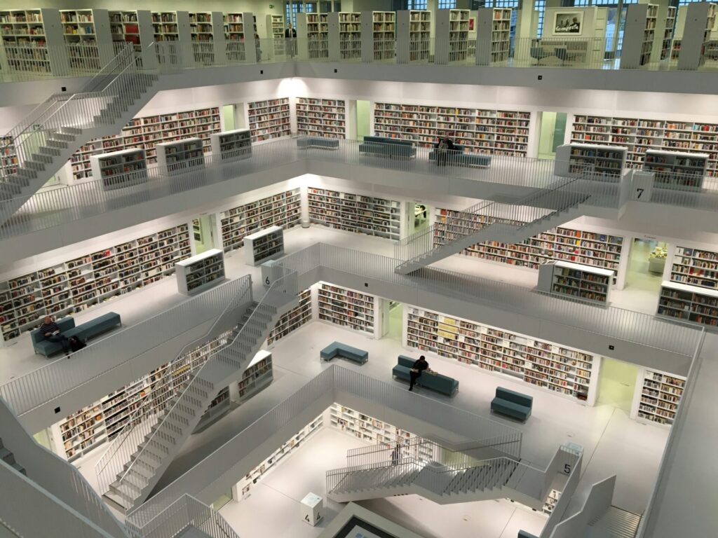 Image of a library for blog article ‘15 ways to increase traffic to your website’