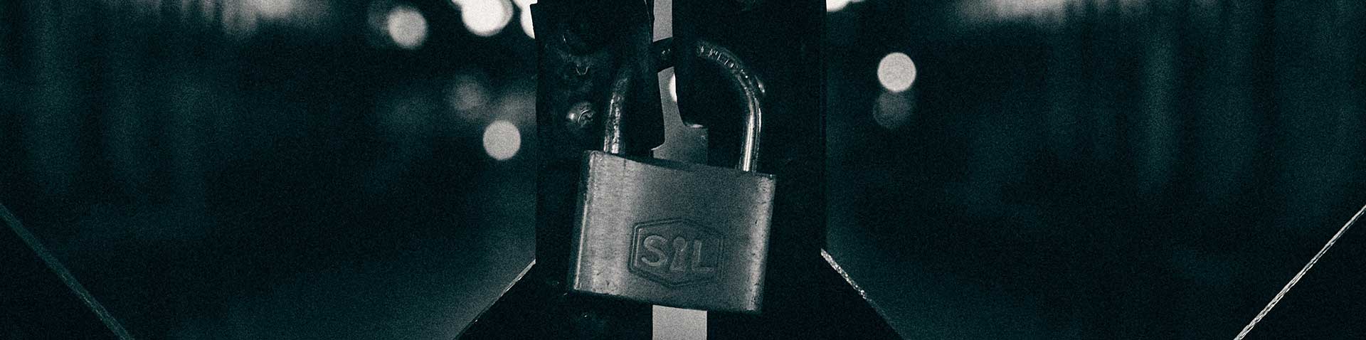 Lock as a symbolic image for open source vs. commercial
