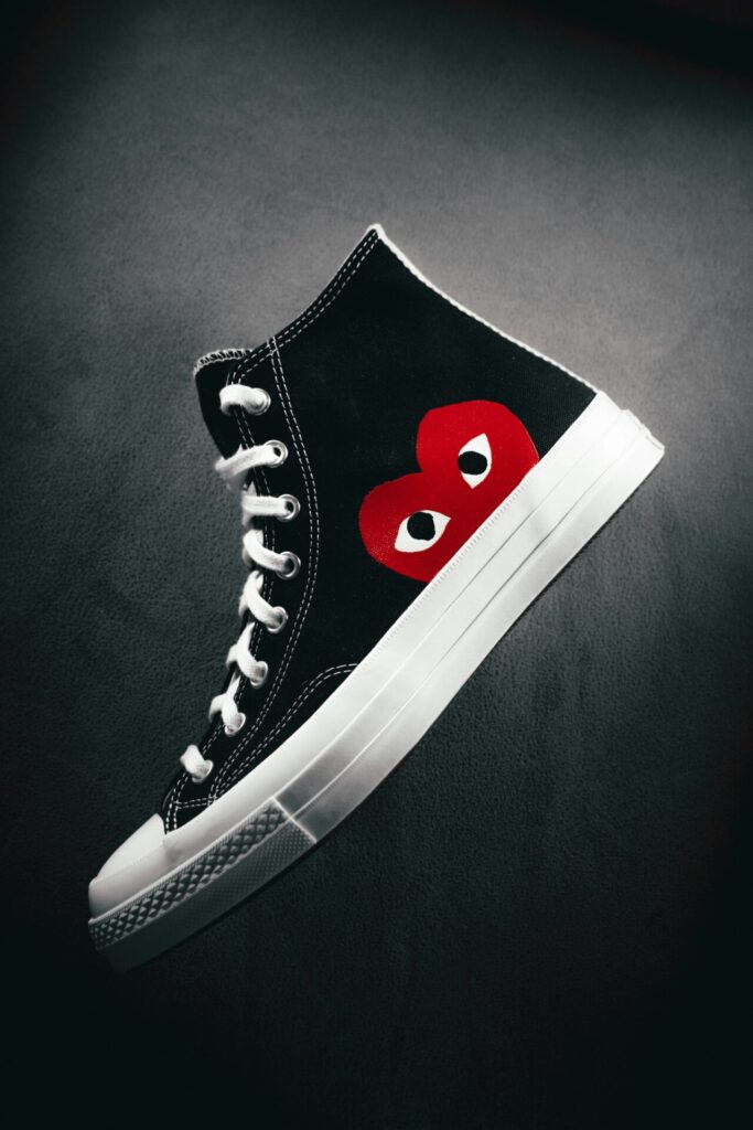 Symbol image of Converse shoes for the article ‘10 tips on how to convert website visitors into customers’