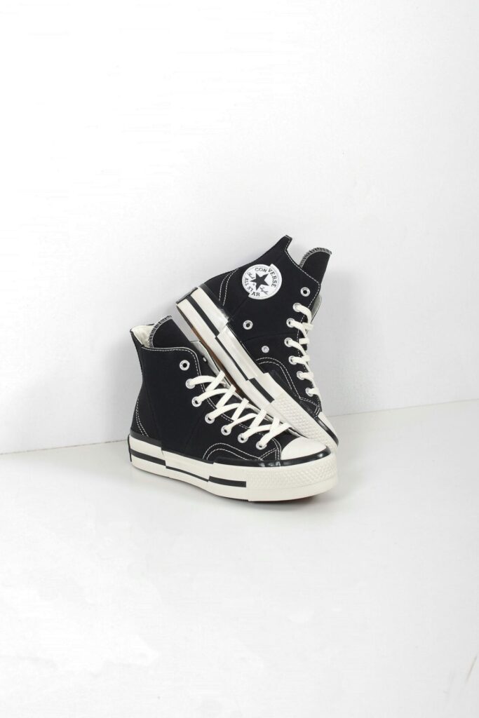 Symbol image of Converse shoes for the article ‘10 tips on how to convert website visitors into customers’