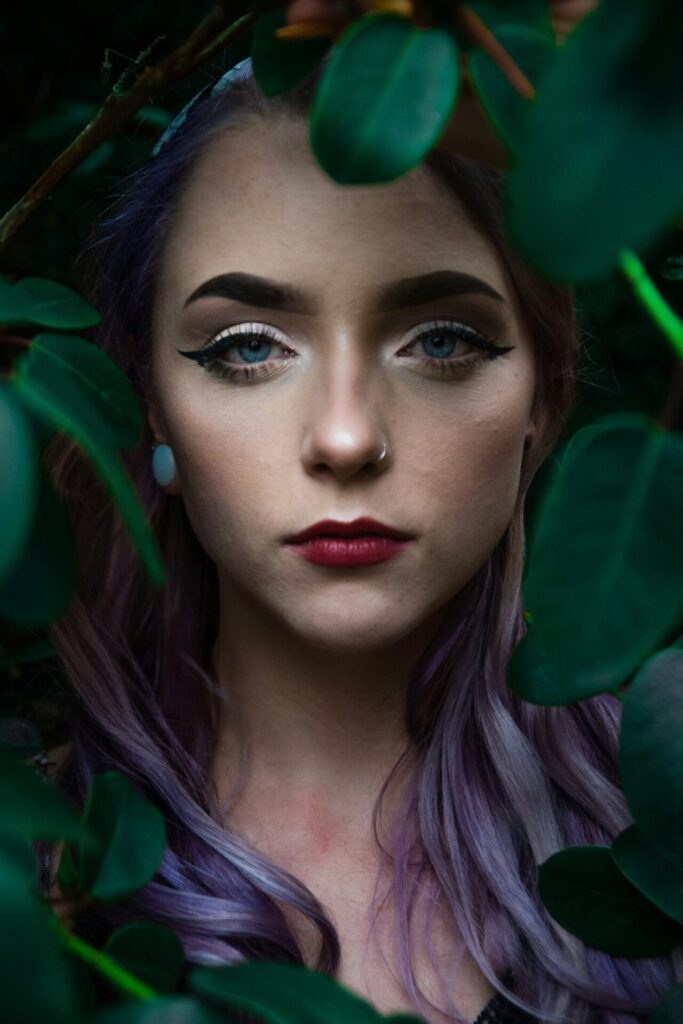 Made-up woman in jungle look as symbolic image for blog article "The role of PIM in the beauty industry"