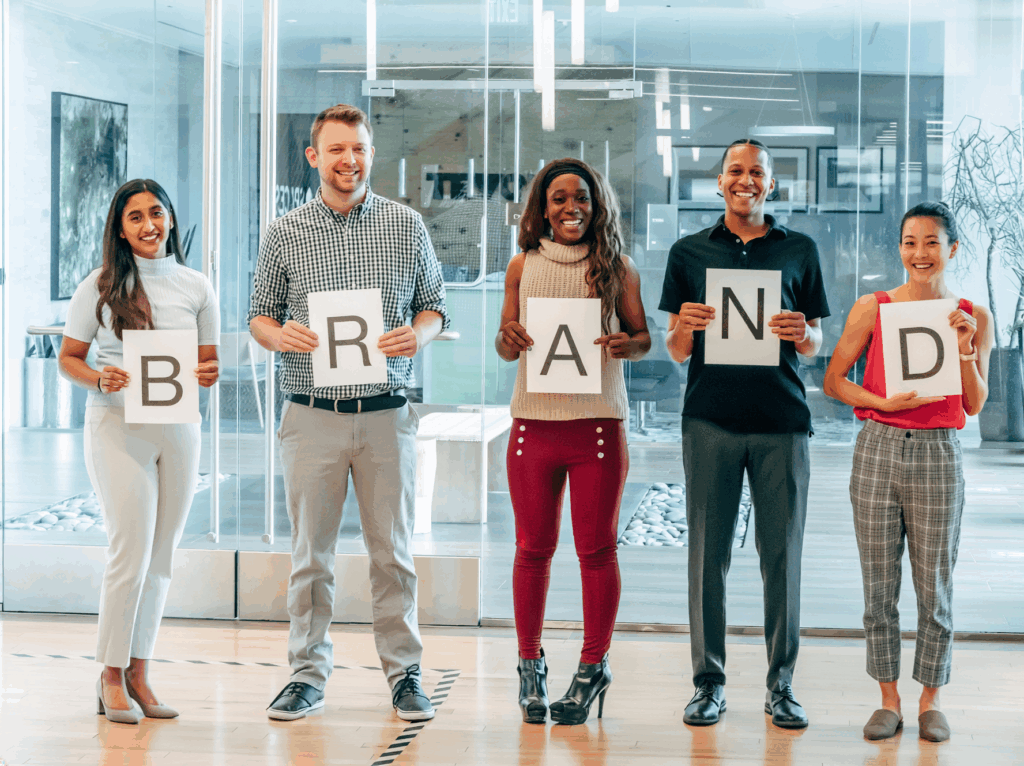 Firefly Nehme das Referenzbild und editiere jedem ein Laecheln 517615