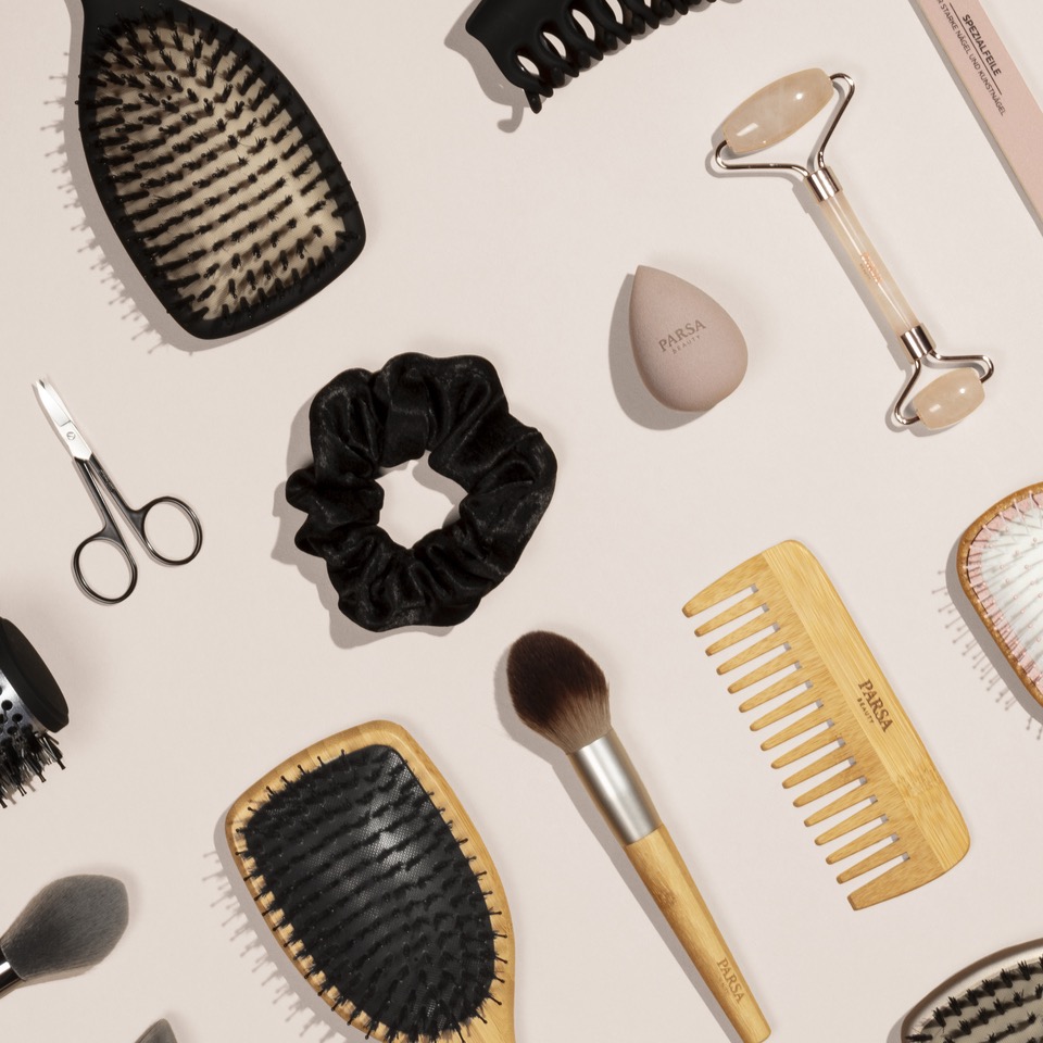 Beauty-Accessoires Flat Lay – PARSA Beauty Success Story