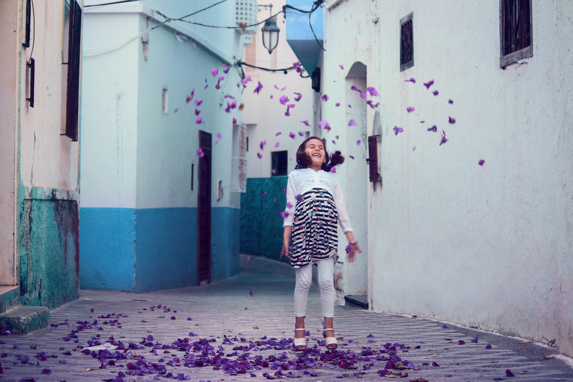 Jumping child for translation & localisation