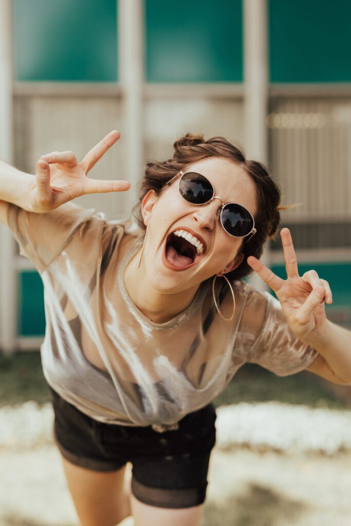 Frau mit Sonnenbrille