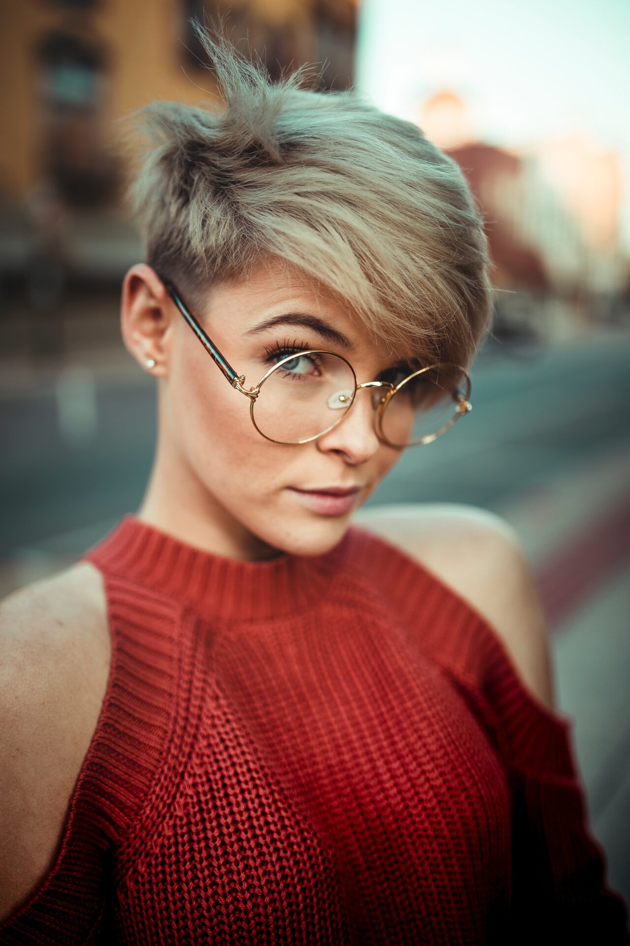 Blonde woman for the "What is?" section