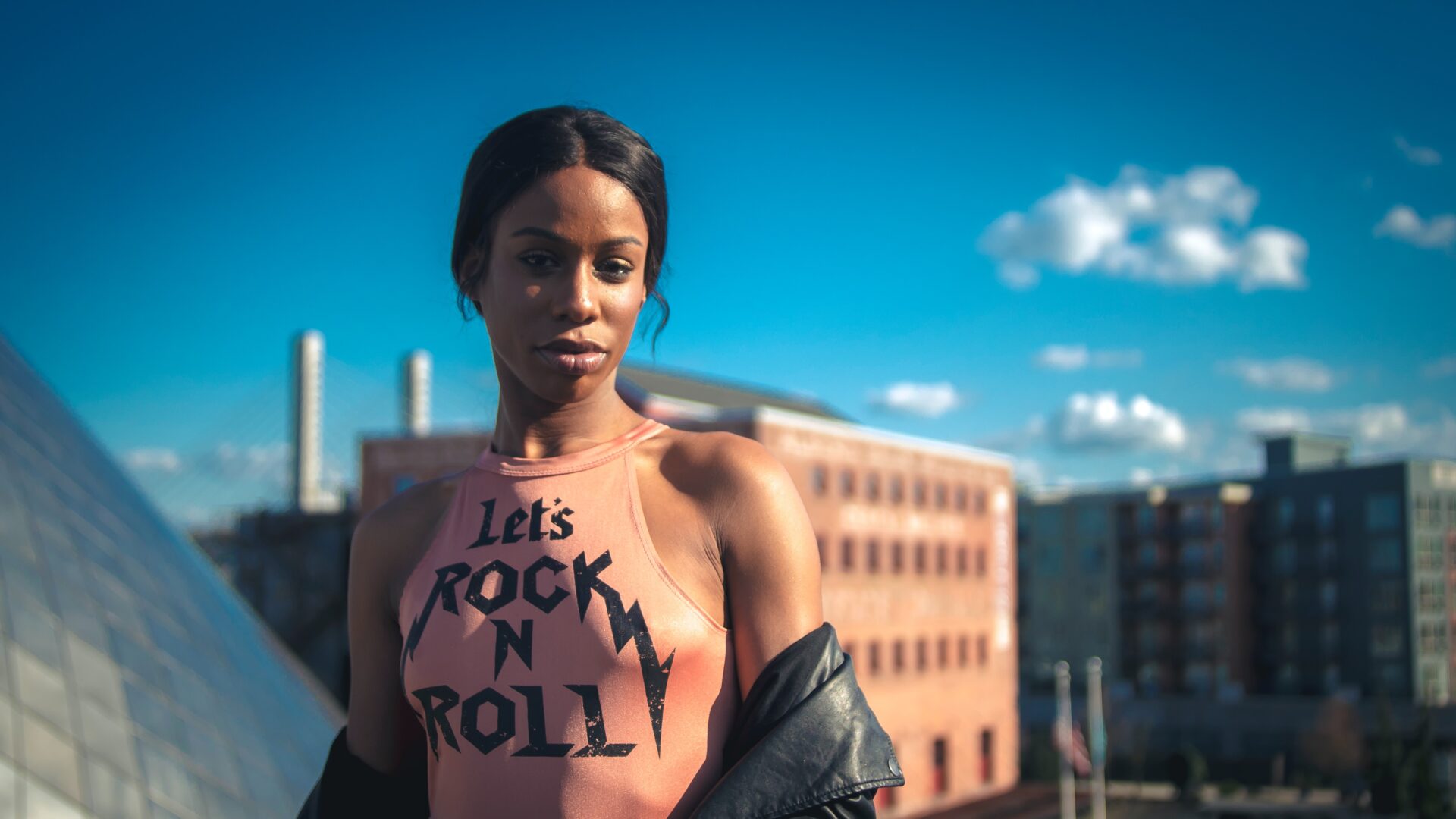 Woman on a rooftop for the "Why apollon?" section