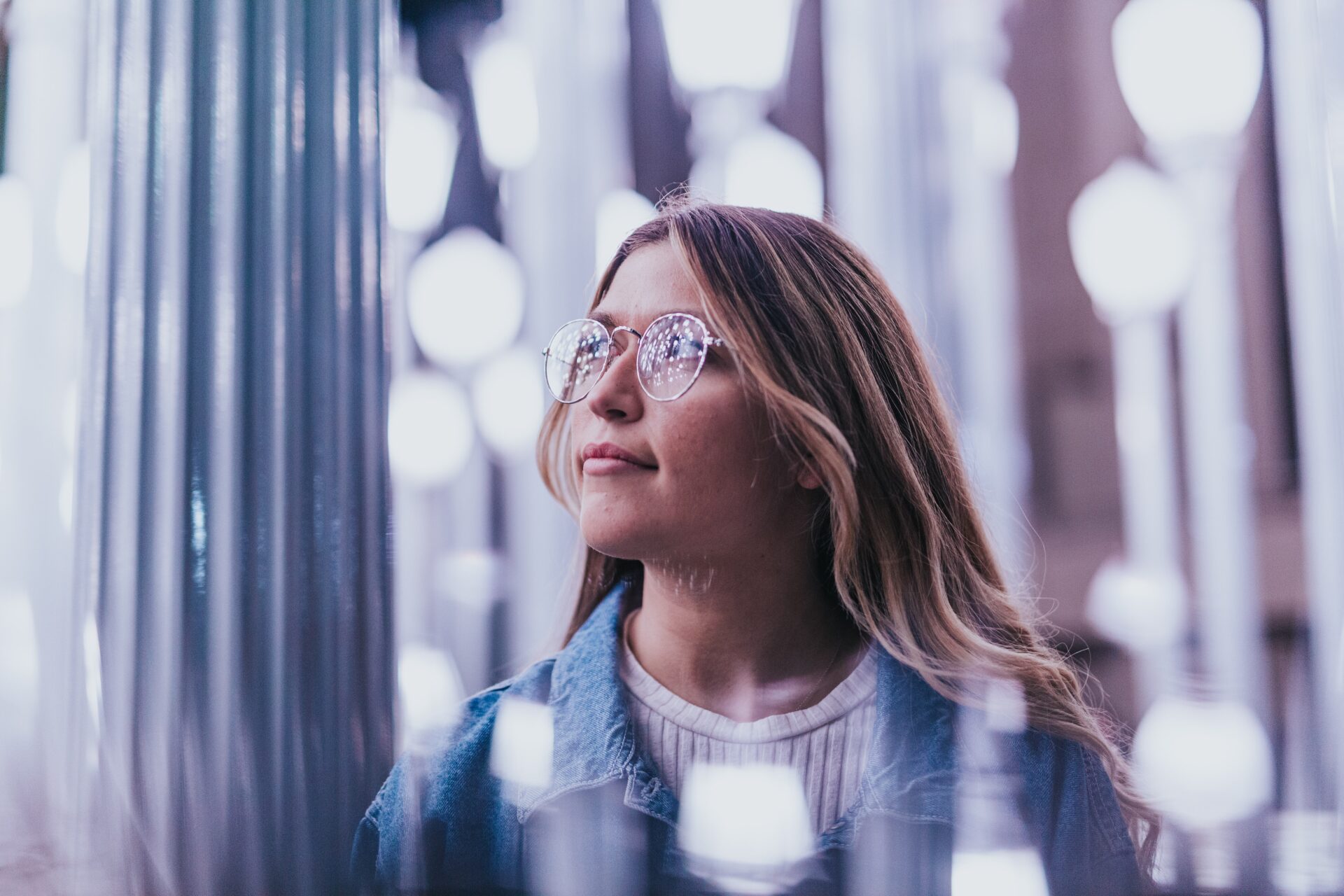 Eine Frau mit Brille für Bereich Das sind unsere Kunden