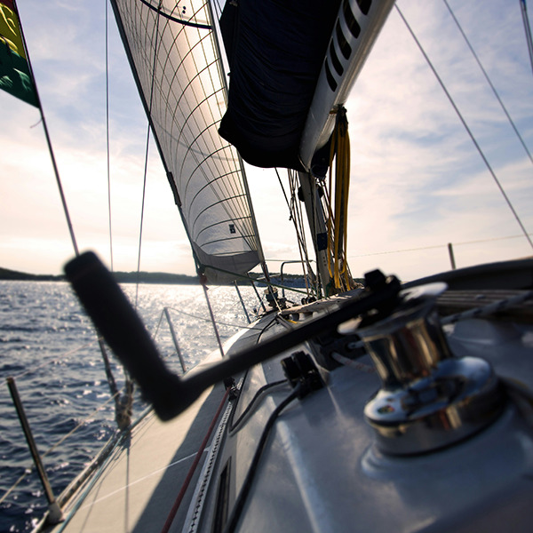 Segelboot auf dem Meer