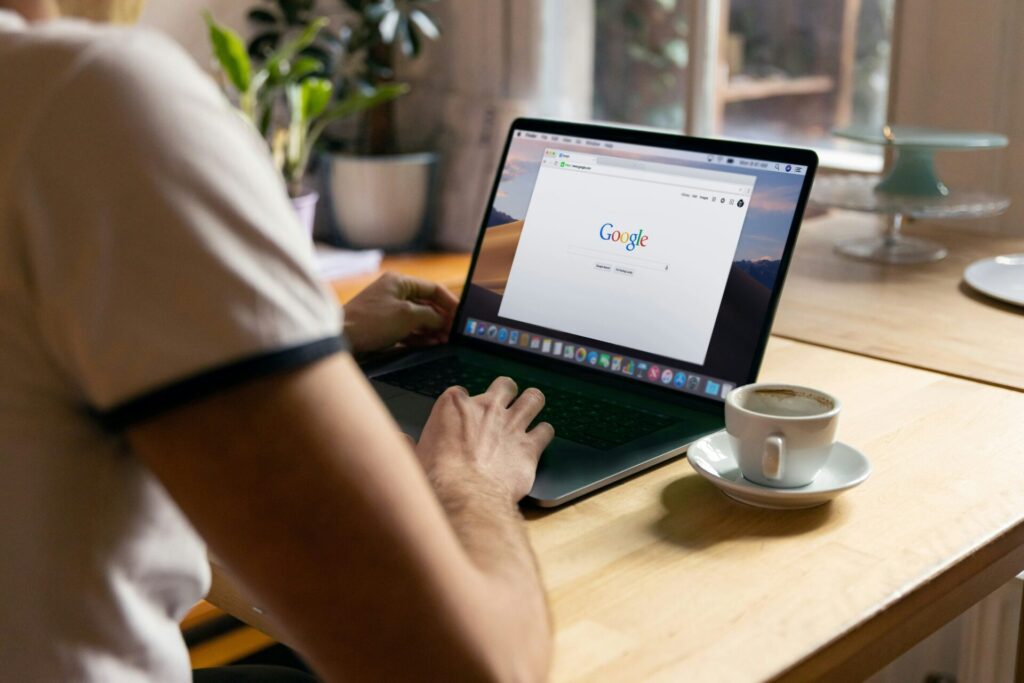 Notebook mit Google-Suche