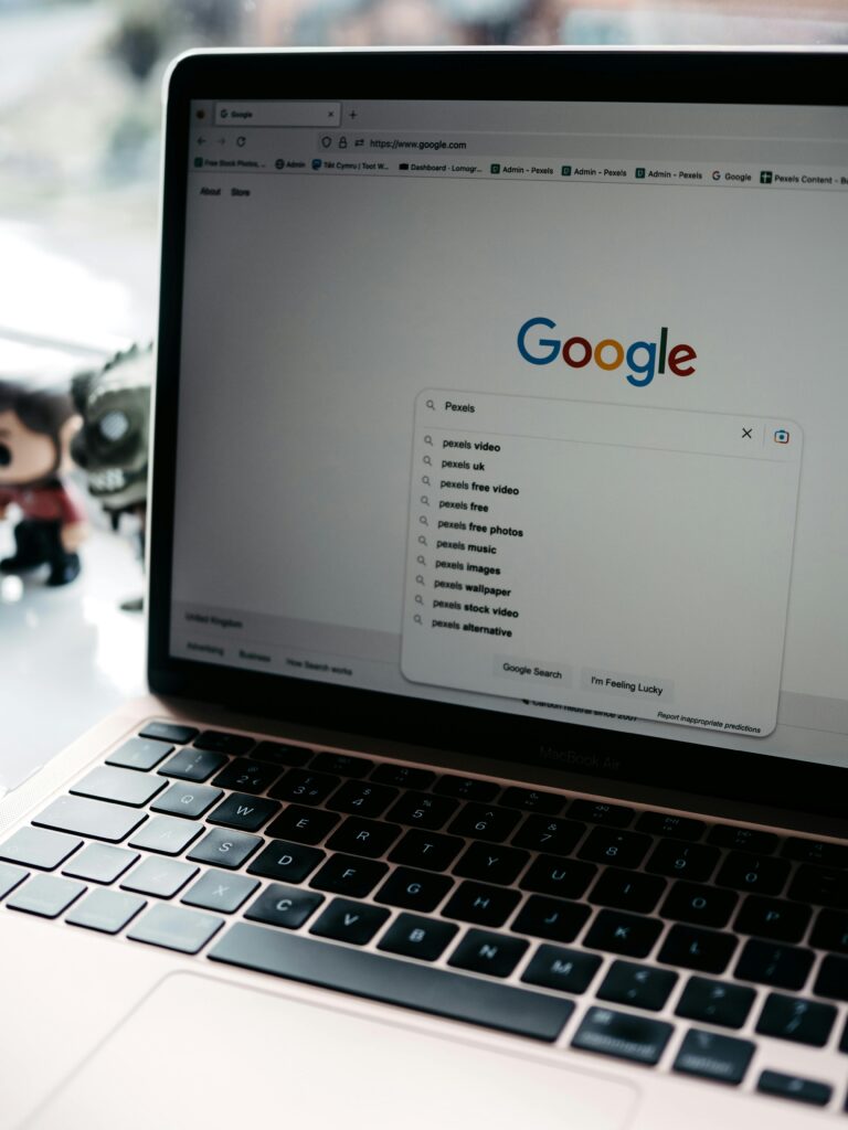 Vergleich unstrukturierte Suche vs. datengetriebene Smart Search (Smart Search)
